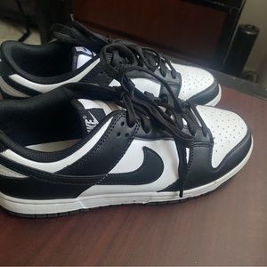 Hardly worn Nike pandas size 8.5. In great condition